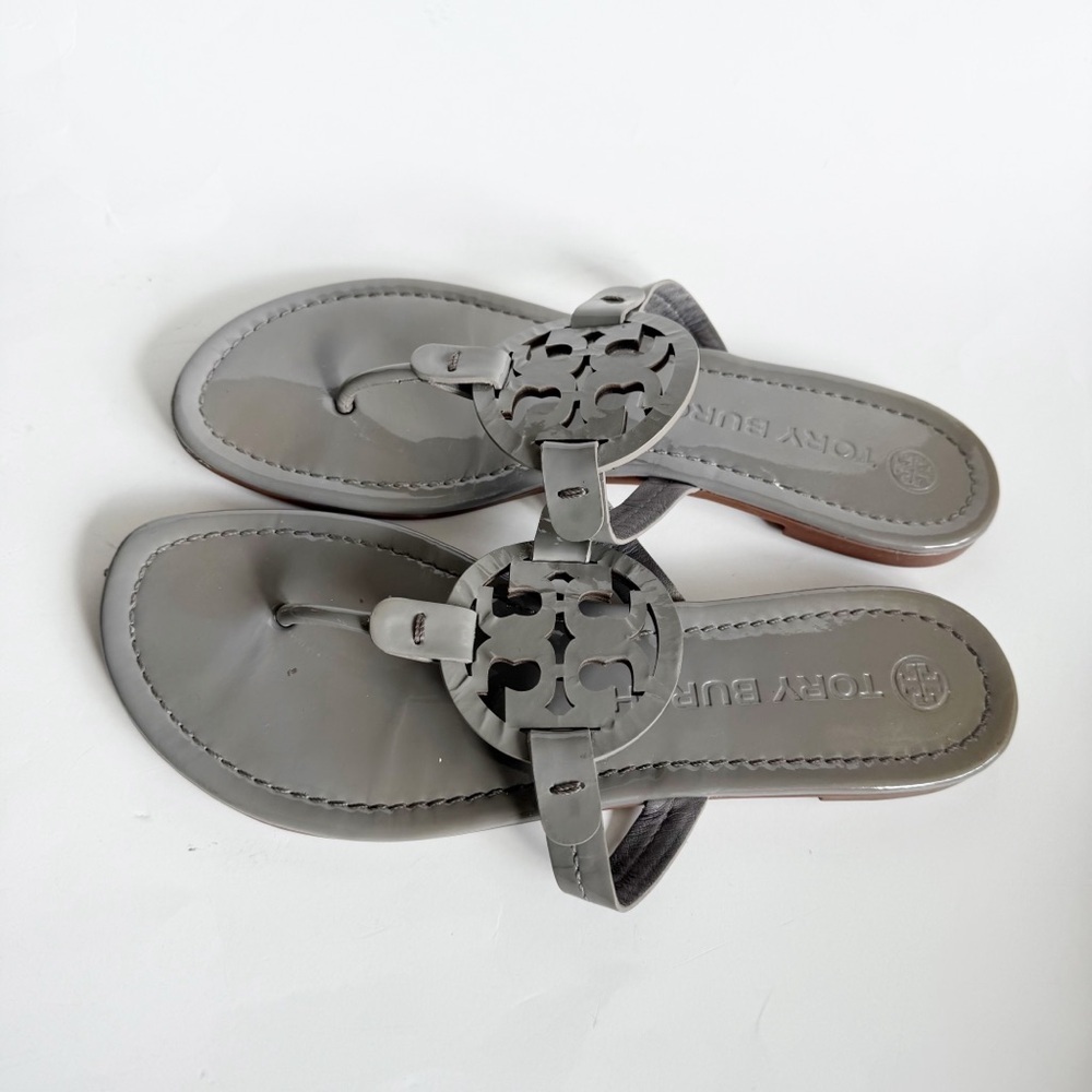 Tory Burch Gray Patent Leather Miller Sandals Size 8.5 - Picture 6 of 8